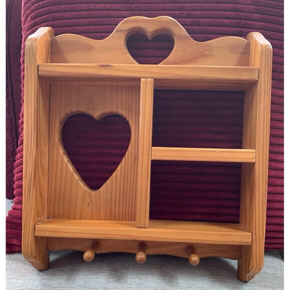 Adorable Small Pegged Wood Shelf Heart Cutouts 3 Tier Vintage - Picture 4 of 8